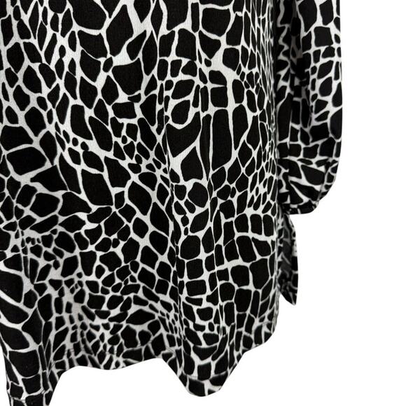 Chicos Travelers Womens Slinky Liquid Knit Animal Print Long Sleeve Top sz 1 / M - Picture 7 of 16